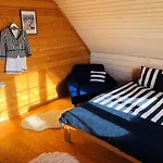 Merejussi Puhkemajad * Parna
