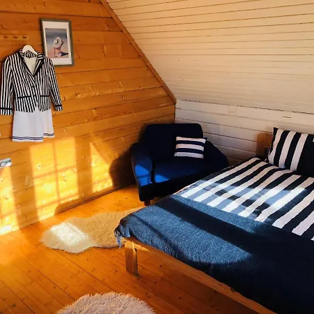 Merejussi Puhkemajad * Parna