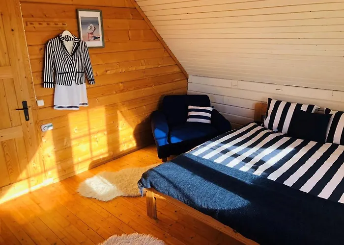 Merejussi Puhkemajad * Parna