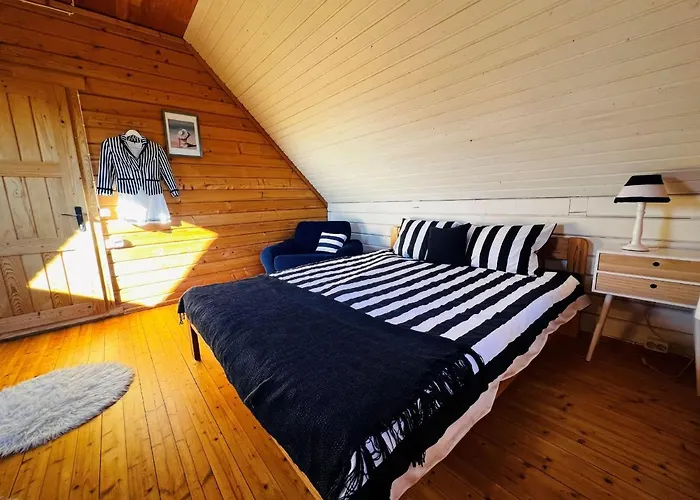 Merejussi Puhkemajad Parna